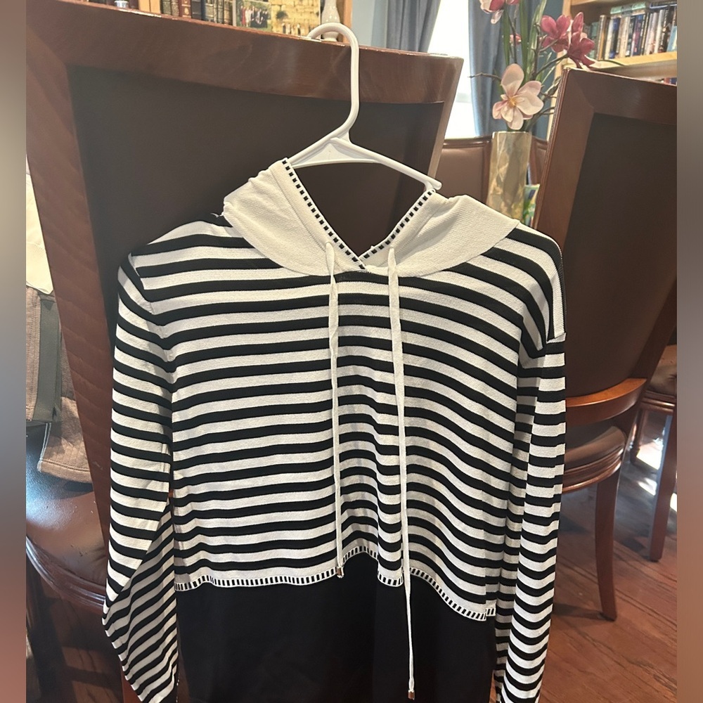 IPEKYOL Hoodied Sweater Size Extra Small Fits Like Medium